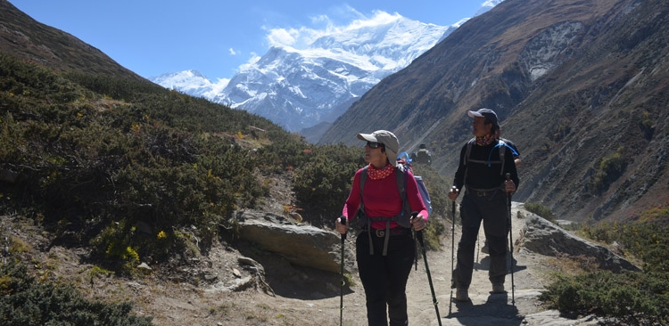 On the trail Round Annapurna Trek 