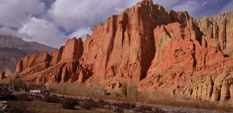 Red cliff on the trail of Upper Mustang trek.