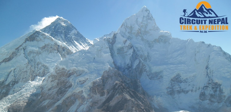 Le plus haut sommet du monde l'Everest (8848 m).