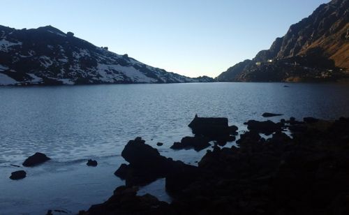 Le lac Gosaikund (4660m).